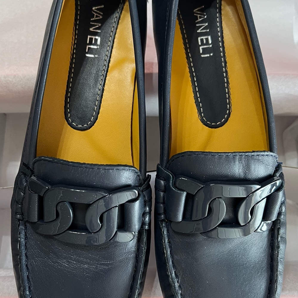 SOLD  Vaneli; Navy Blue; Leather “Drivers”/Rubber Bottoms; Size 9 N; Exquisite